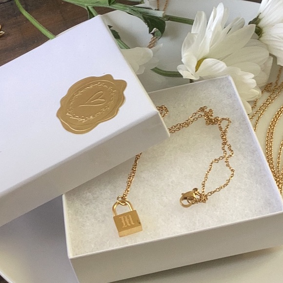 🌸Initial Padlock Necklace Stainless Steel - Picture 5 of 7